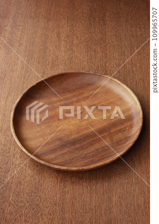 Natural-style wooden bowl 109965707