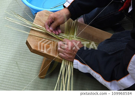 日本傳統工藝品和竹工藝品 / 用富士山野生的錫竹手工製作的濾鍋和籃子 / 山梨縣富士河口湖町勝山 109968584