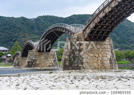 Iwakuni City, Yamaguchi Prefecture Nishiki River and Kintaikyo Bridge Iwakuni City, Yamaguchi Prefecture Nishiki River and Kintaikyo Bridge 109969398