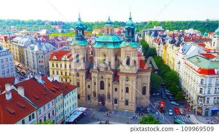 從布拉格老市政廳觀景台和聖邁克爾教堂欣賞美麗的景色 從布拉格老市政廳觀景台和聖邁克爾教堂欣賞美麗的景色 109969509