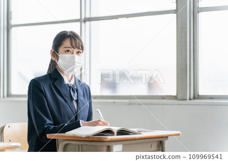 戴口罩上課的高中生、初中生、女高中生 戴口罩上課的高中生、初中生、女高中生 109969541