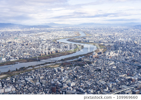 冬季景色 淀川和豐里大橋的鳥瞰圖 109969660