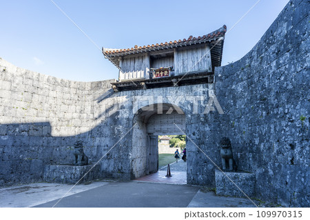 沖繩縣那霸市藍天和前首里城接待門 沖繩縣那霸市藍天和前首里城接待門 109970315