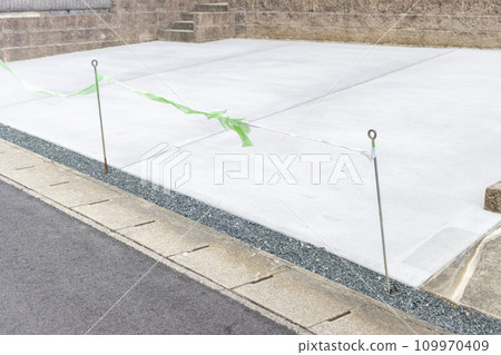 Garden of a private house just after the concrete hardens 109970409