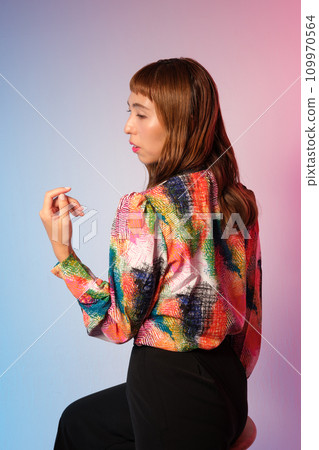 Cool female beauty portrait 109970564