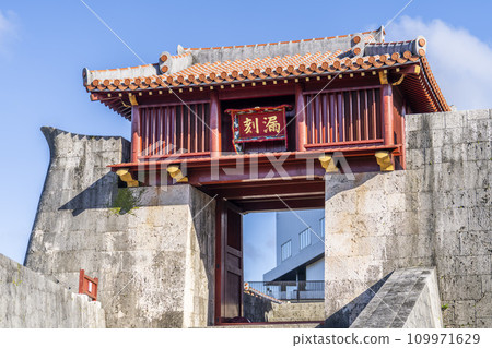 Blue sky and former Shuri Castle Yokokumon, Naha City, Okinawa Prefecture 109971629