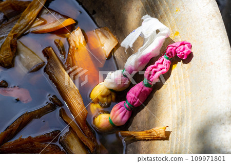 Process making tie dye - Image 109971801