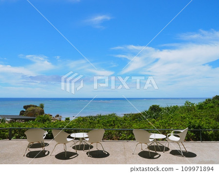 從沖繩縣讀谷村 Banta 咖啡館欣賞海景 從沖繩縣讀谷村 Banta 咖啡館欣賞海景 109971894