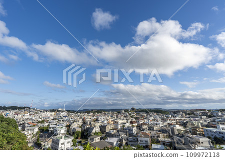 藍天和首里城，從東部阿扎納的風景，鳥瞰沖繩縣那霸市 109972118