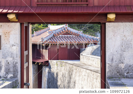Blue sky and Shuri Castle, seen from inside the Yokokumon gate, Naha City, Okinawa Prefecture 109972126