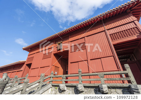 Blue sky and Shuri Castle Hoshinmon, Naha City, Okinawa Prefecture 109972128