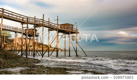 Traditional fisherman hut in french coast 109973801