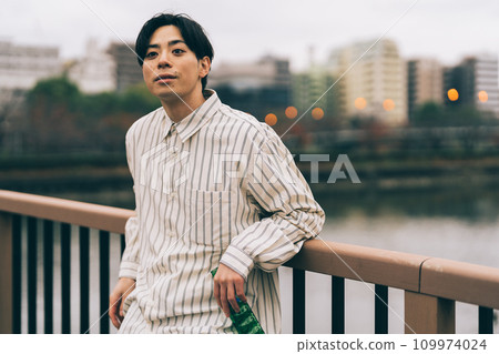 man drinking alcohol outdoors man drinking alcohol outdoors 109974024