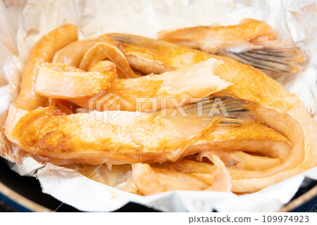 美味的鋁箔鮭魚原烤 109974923