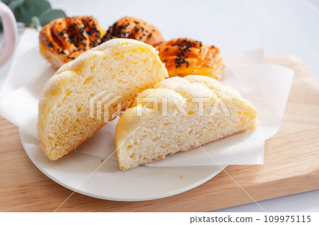 Melon pan cut in half Melon pan cut in half 109975115