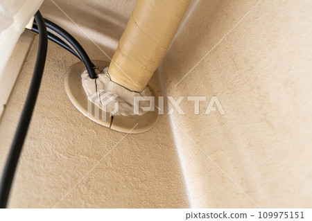 cover the hole in the air conditioner cover the hole in the air conditioner 109975151