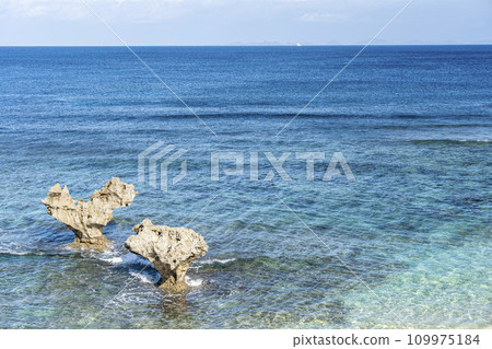 A heart rock floating in the blue sky and sea, Tinu Beach, Nakijin Village, Okinawa Prefecture 109975184