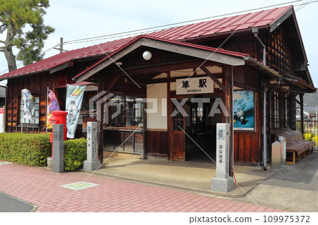Wakasa Railway Hayabusa Station wooden station building 109975372