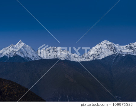 Meili Snow Mountain in Twilight, Yunnan Province, China [Five Crowned Divine Mountains (Jawaringa), Metsumo Peak (Myanmaria, Shennyue Peak)] 109975583