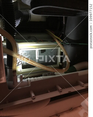 Disassemble and clean the washing machine Disassemble and clean the washing machine 109977152