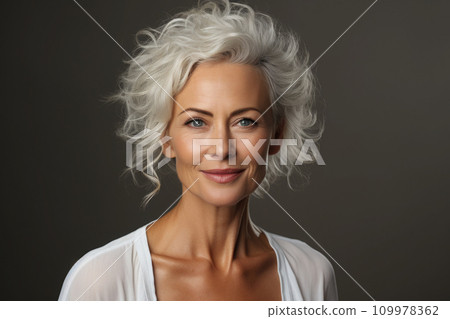 Smiling mature woman portrait. Aged female model 109978362