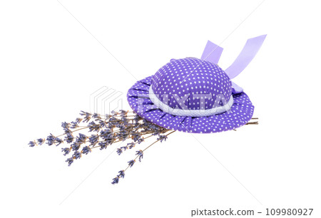 dry lavender isolated 109980927