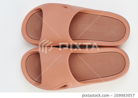 Pair of non slip flip flops 109983057