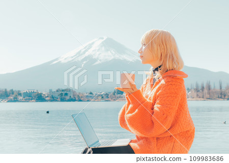 Scenery seen from Lake Yamanaka 109983686