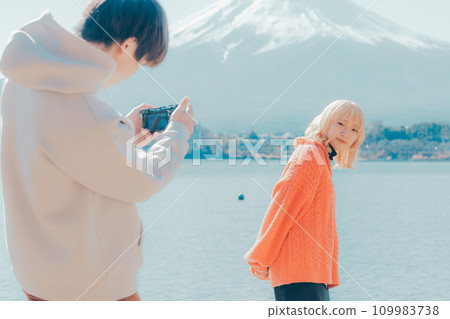 camera boy taking a photo 109983738