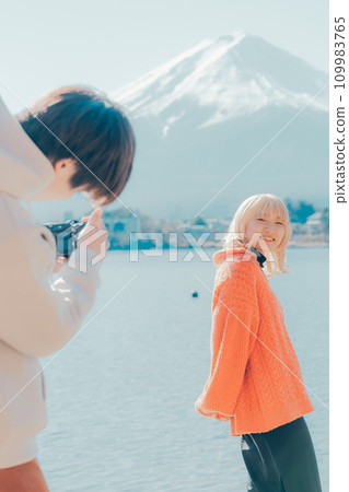 拍照的攝影師 109983765