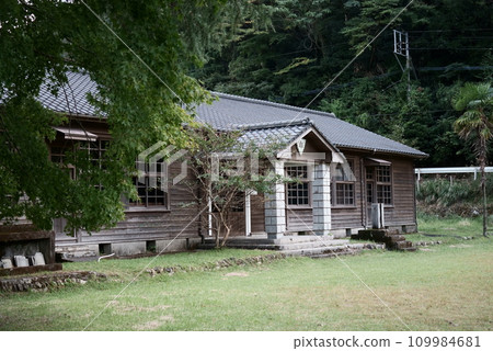 靜靜沉睡的怒井小學遺址 靜靜沉睡的怒井小學遺址 109984681