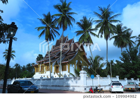 瑯勃拉邦國家博物館的普拉邦雕像神社（寮國） 109984982