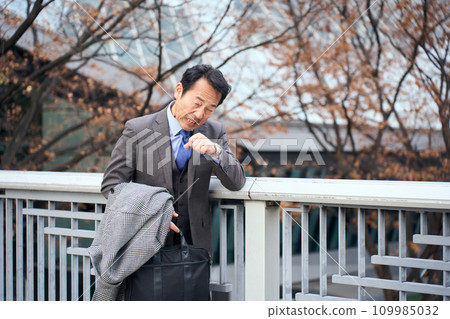 一個打噴嚏的男人 一個打噴嚏的男人 109985032