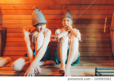 情侶在桑拿房 情侶在桑拿房 109985062