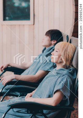 Couple relaxing outside in sauna Couple relaxing outside in sauna 109985244