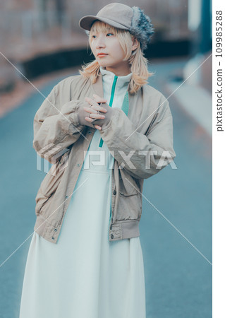 Woman walking in winter street 109985288