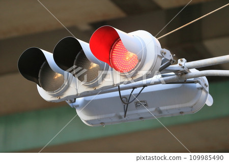 traffic lights  109985490