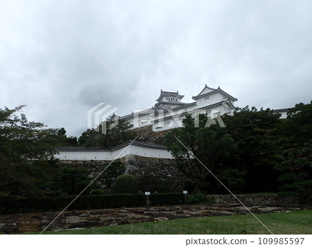 姬路城位於兵庫縣姬路市，是現存的12座天守閣之一。 109985597
