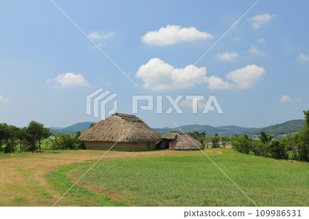 Elder’s house and meeting hall at Tsujiichi Royal Capital Restoration Park in Iki Shimabara 109986531