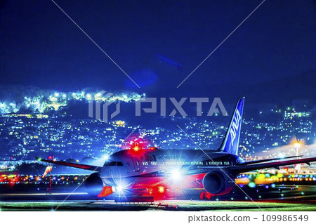 Night view of Itami Airport, airplane just before takeoff, Toyonaka City, Osaka Prefecture 109986549