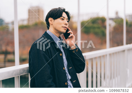 man calling on the bridge 109987832