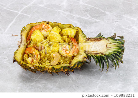 Thai cuisine - rice with prawn in pineapple 109988231