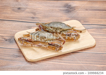 Two raw crab for cooking 109988234