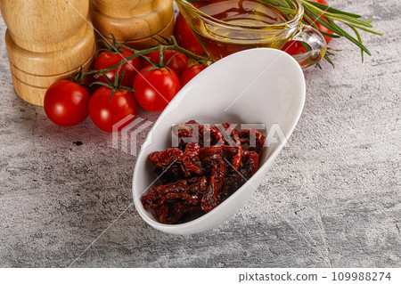 Homemade dry tomatoes with oil Homemade dry tomatoes with oil 109988274