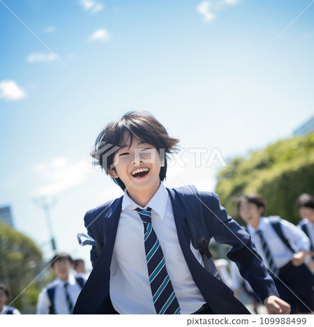 藍天白雲下穿著校服的國中生 109988499