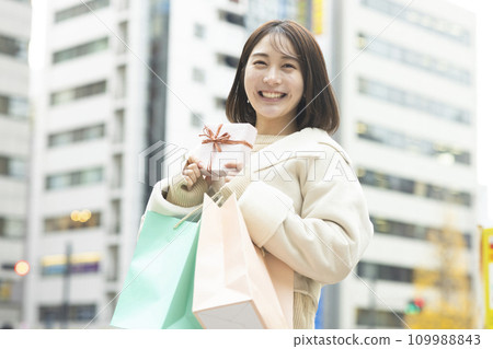 A young woman who enjoys shopping A young woman who enjoys shopping 109988843