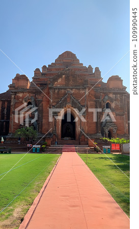 Landscape with a pagoda - Bagan ruins, Myanmar Landscape with a pagoda - Bagan ruins, Myanmar 109990445