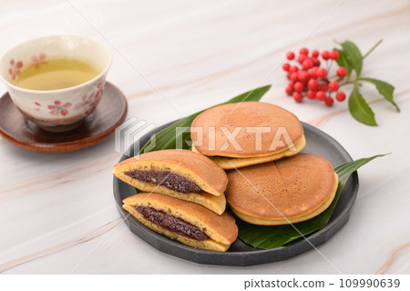 Dorayaki Dorayaki 109990639