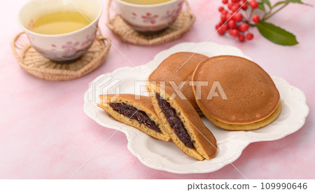 Dorayaki 109990646