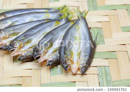 Overnight dried natural sweetfish 109991762